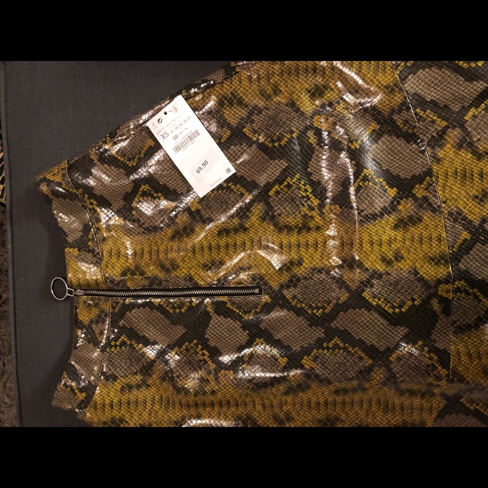 Zara snakeskin/python skirt - Picture 3 of 4